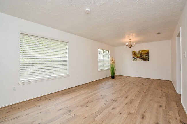 Building Photo - 3315 Honey Creek Dr
