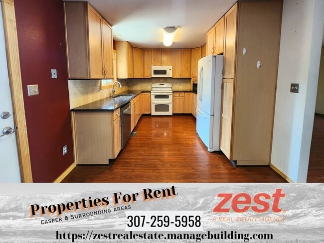Building Photo - 955 N Riverbend Dr