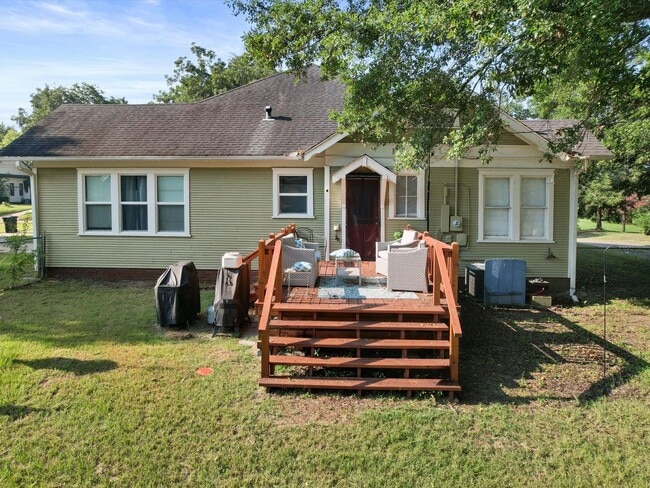 Building Photo - Available Now! Charming, Updated 3-Bedroom...