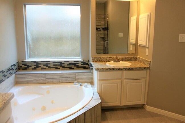 Building Photo - 20910 Kings Clover Ct