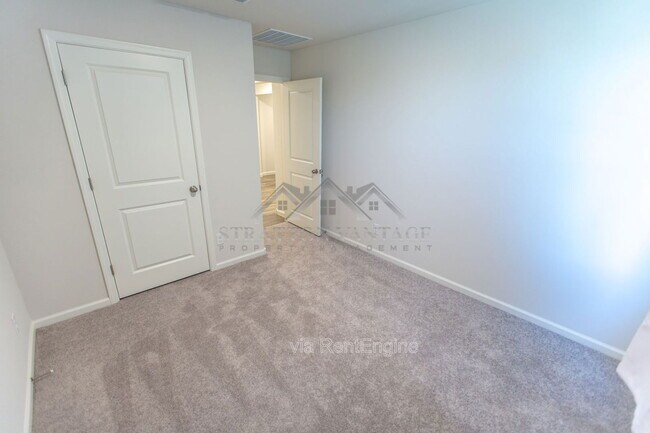 Building Photo - 3510 Mateo Dr