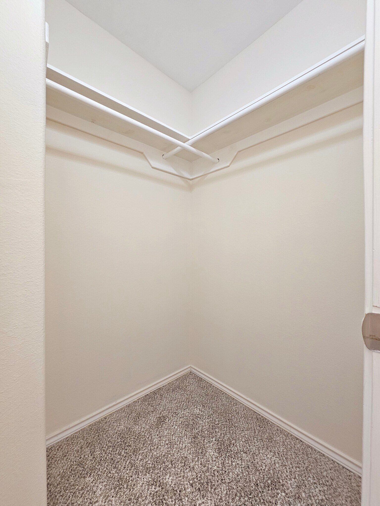 Building Photo - 813 W Arroyo Park Ln