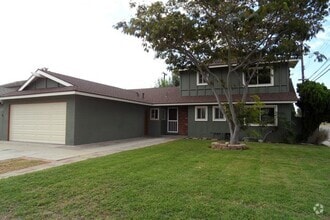 Building Photo - Spacious 6 Bedroom, 3 Bathroom, Single Fam...
