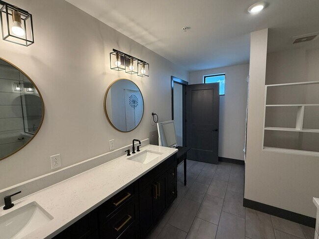 Building Photo - 100 Quartz Knl