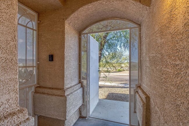 Building Photo - 6653 S Via Vista De Santa Cruz