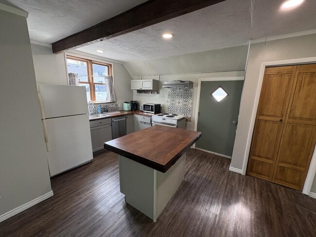 Building Photo - 515 S Washington St