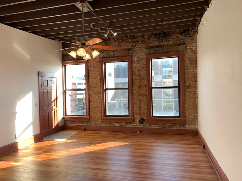 Building Photo - 109 W Front St