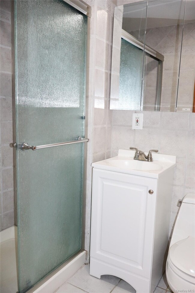 Building Photo - 642 6th Ave W