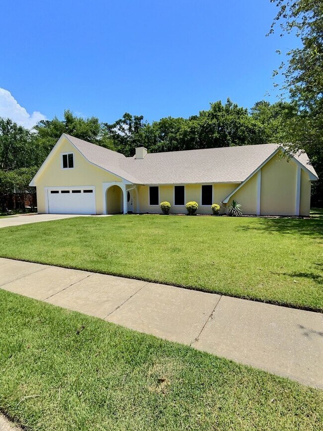 Building Photo - 118 Linnet Dr