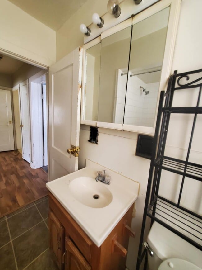 Building Photo - 1246 E Riverside Ave