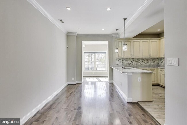 Building Photo - 317 Todd Pl NE