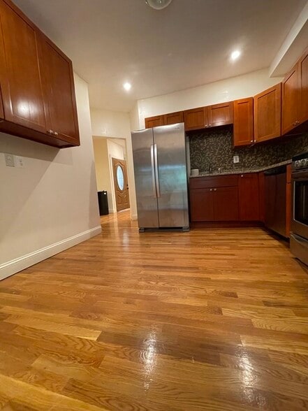 Primary Photo - 45 School St