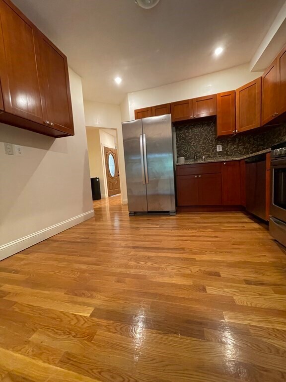 Building Photo - 45 School St