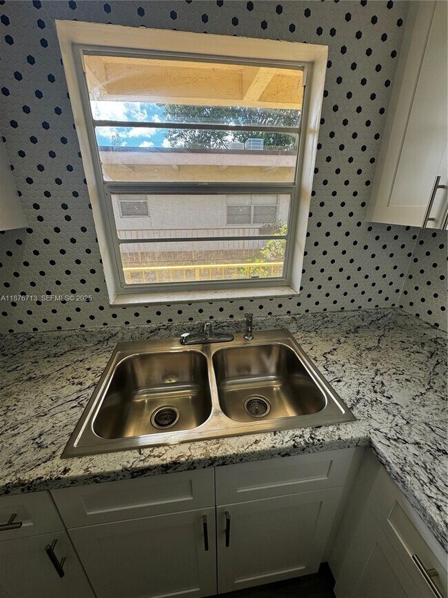 Building Photo - 2515 Polk St