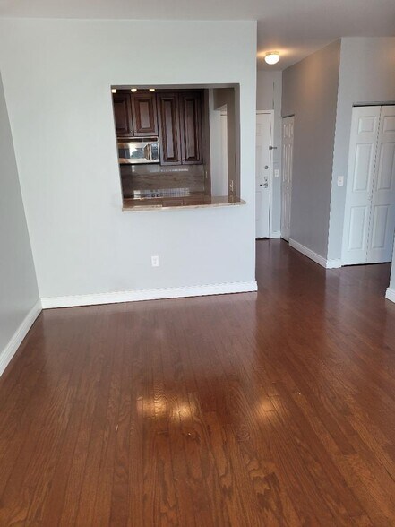 Building Photo - 20 2ND St