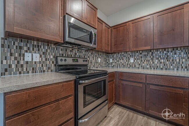 Building Photo - 1400 NE 85th Way