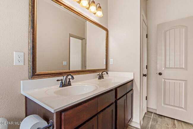 Building Photo - 13960 Lago Vista Ave