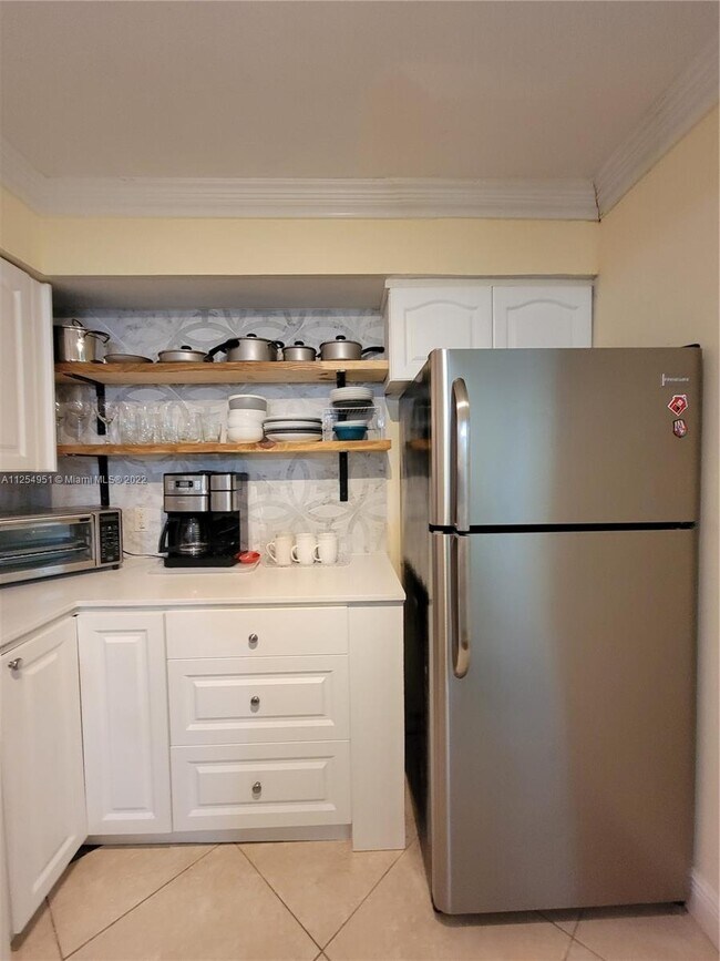 Building Photo - 400 Scotia Dr