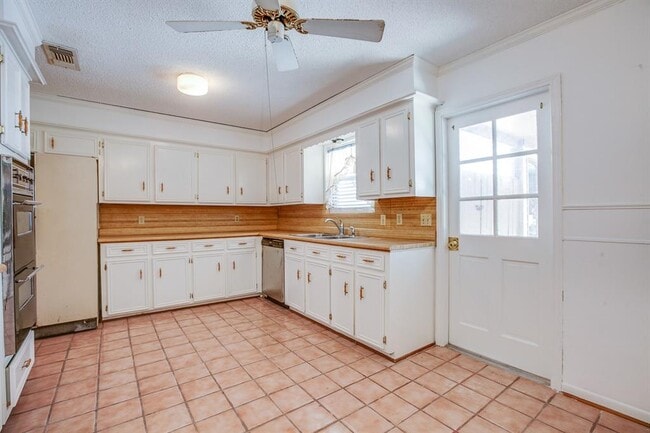 Building Photo - 12710 Shady Knoll Ln