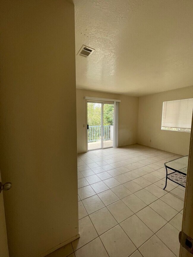 Building Photo - 850 Camino Lindo