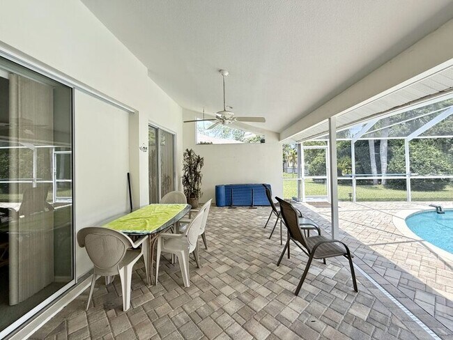 Building Photo - 8724 Ashbury Dr