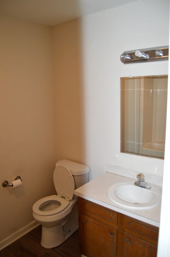 Building Photo - 311 Vance St