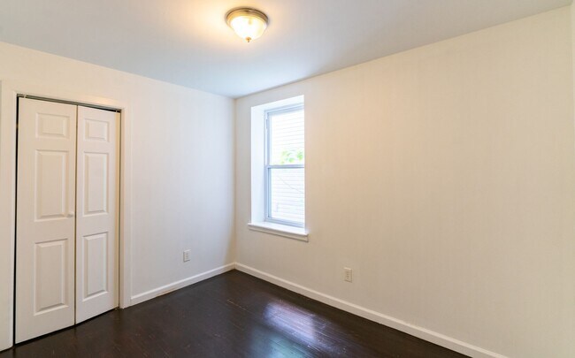 Building Photo - 305 N 41st St