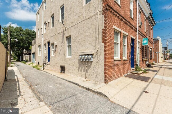 Building Photo - 722 S 22nd St