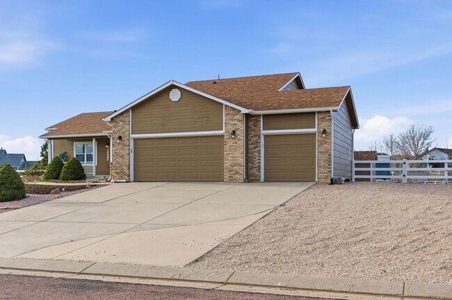 Building Photo - Woodman Hills 4 bdrm rancher