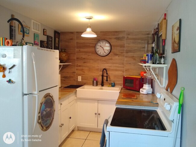 Building Photo - 311 Avanda Ct