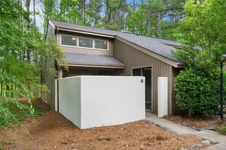 Building Photo - Charming Chapel Hill Home Near UNC & Duke with First Floor Bedroom Ready NOW