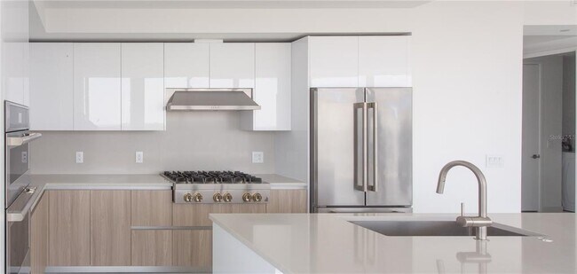 Building Photo - 400 Central Ave