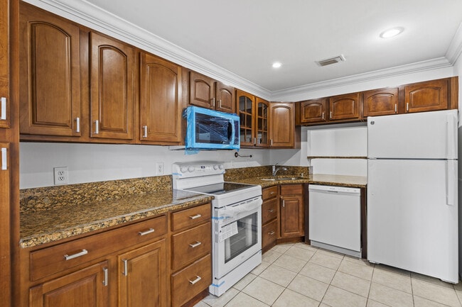 Building Photo - 814 Hill Dr