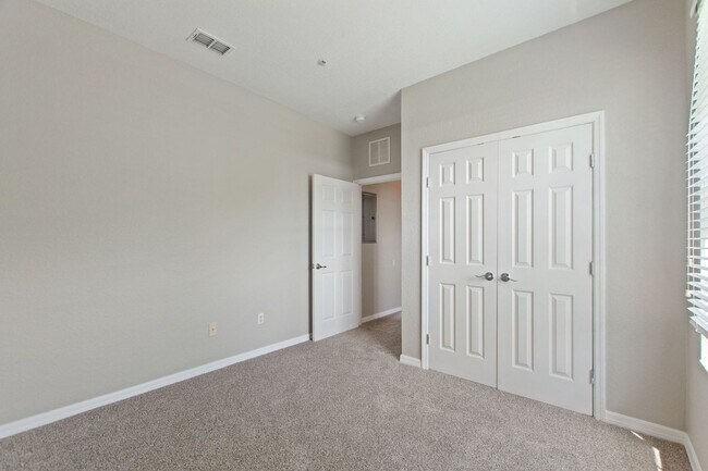 Building Photo - First floor condo in Champions Gate! Ready...