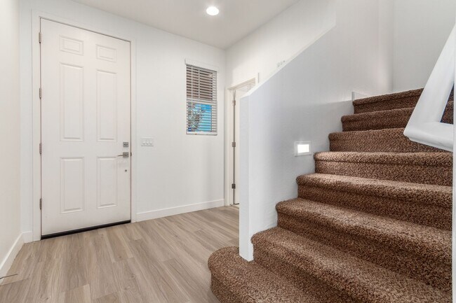 Building Photo - 2327 S Wycliff Cir