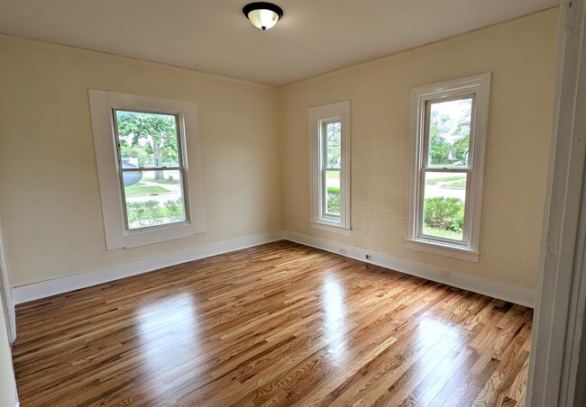 Building Photo - 1096 Wood St