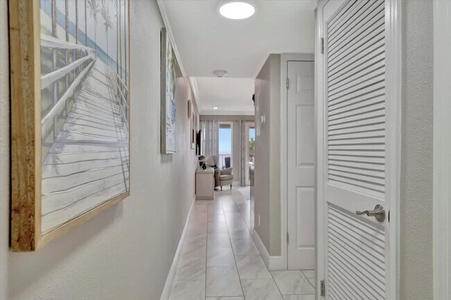 Building Photo - 2506 N Rocky Point Dr