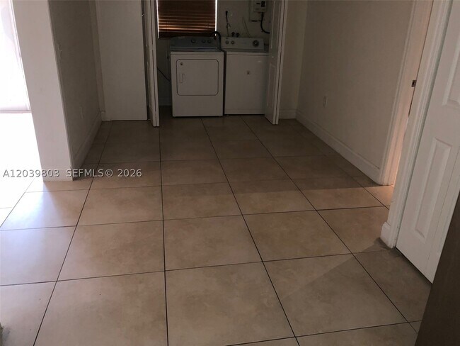 Building Photo - 2801 SW 81st Ave