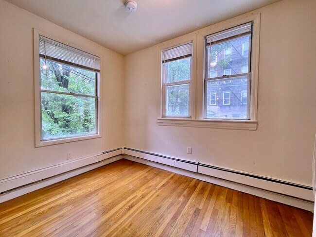 Building Photo - 618 Park Ave