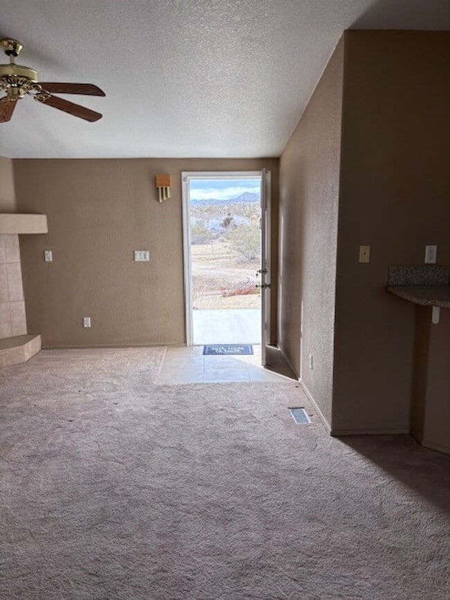 Building Photo - Spacious 3 Bedroom, 2 Bath Home with Large...