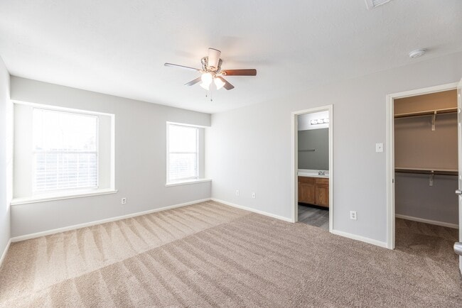 Building Photo - 727 Richview Dr