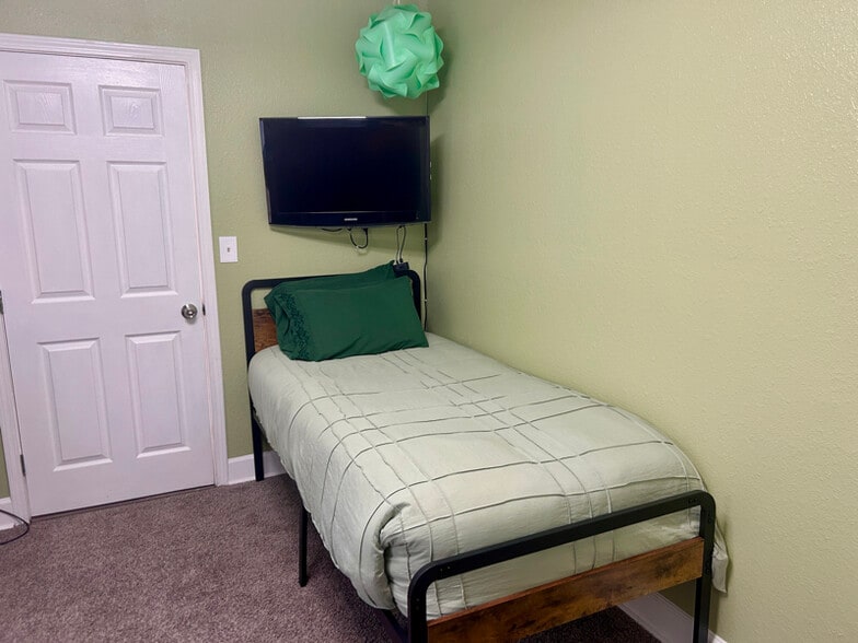 Building Photo - 222 Glass Ave