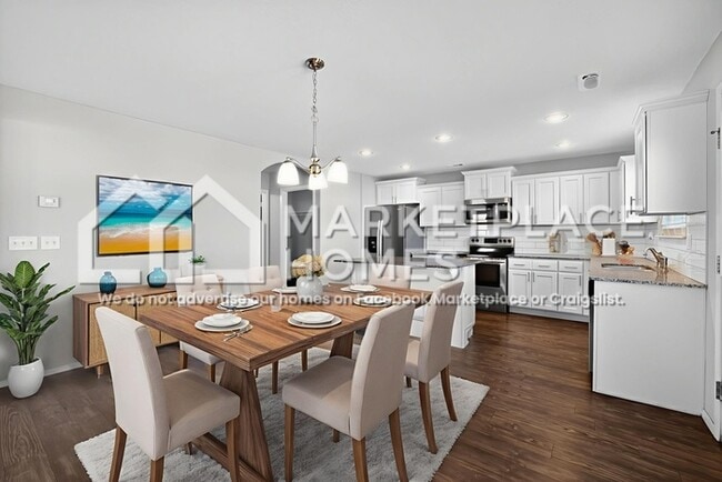 Building Photo - 904 SW Loudon Dr