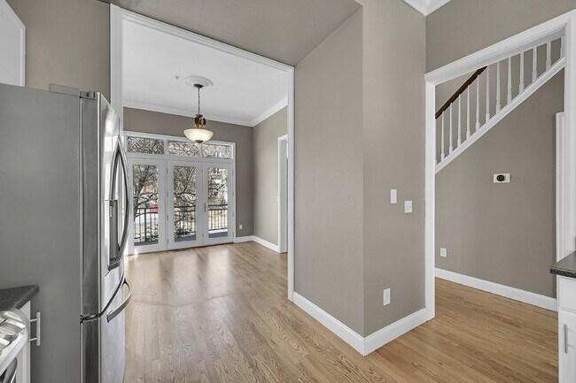 Building Photo - $3,150.00 - 2 Beds, 2.5 Baths, Apartment i...
