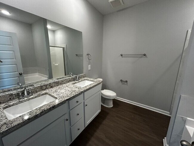 Building Photo - 1400 Pipeline Ave