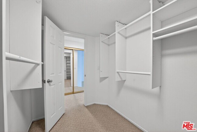 Building Photo - 4346 Redwood Ave