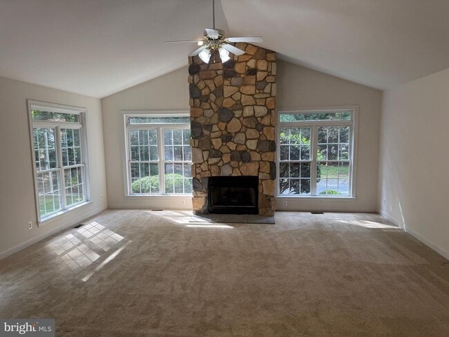 Building Photo - 11000 Farmview Way