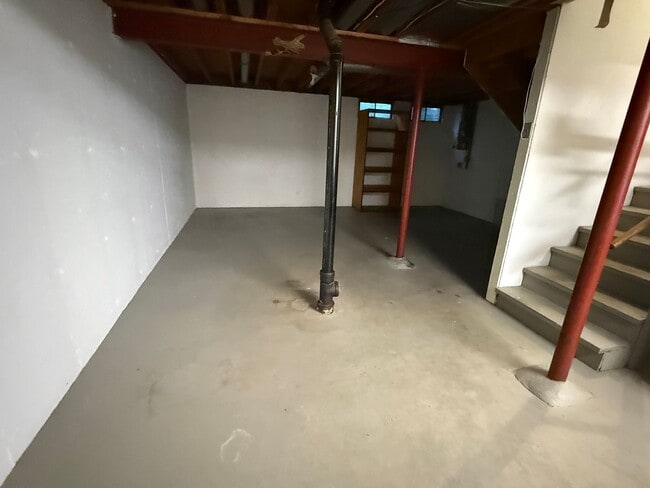 Building Photo - Great 3 bedroom, 1 Bathroom Side by Side T...