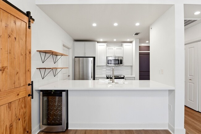Building Photo - 1010 Rosine St