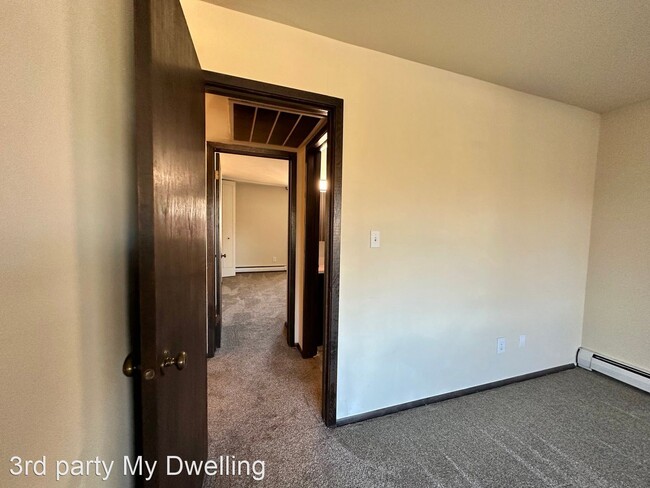 Building Photo - 2 br, 1.5 bath House - 11958 W Mill Rd. #16